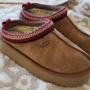 UGG TASMAN PLATFORM, CHESNUT SIZE 7